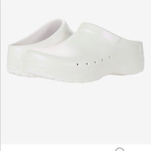 Dansko kane clog worn twice .